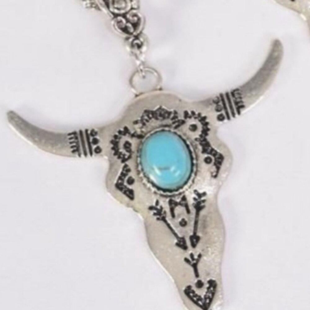 NEW Men's Silver Bull Head Necklace South Western Blue stone See descriptionNWT